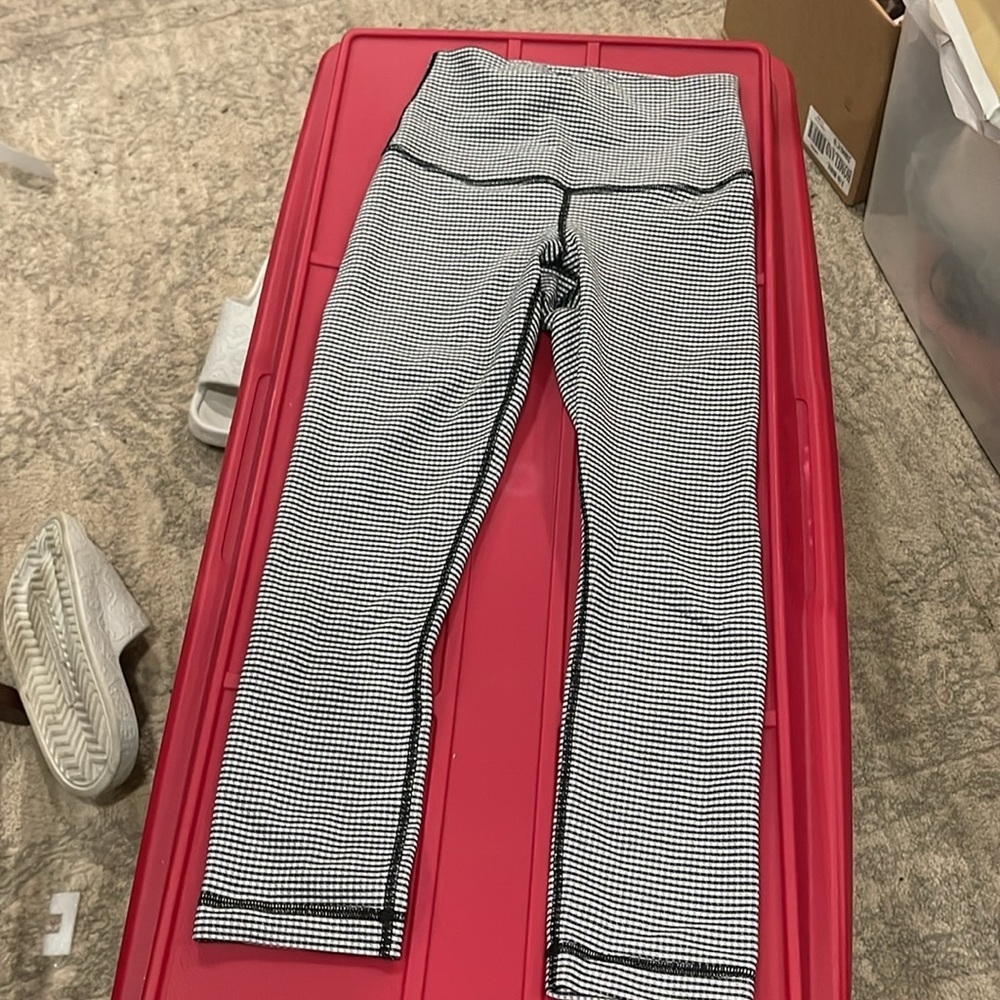 Lululemon leggings not for Sale - Picture 2 of 6